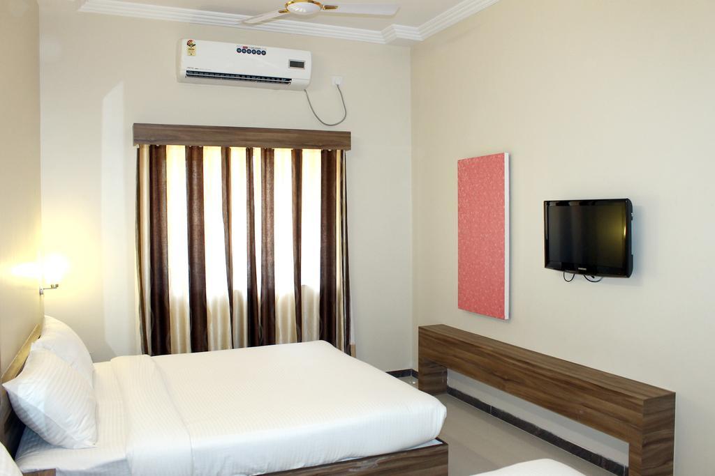 Oyo 4316 Hotel Sai Empire Shirdi Zimmer foto