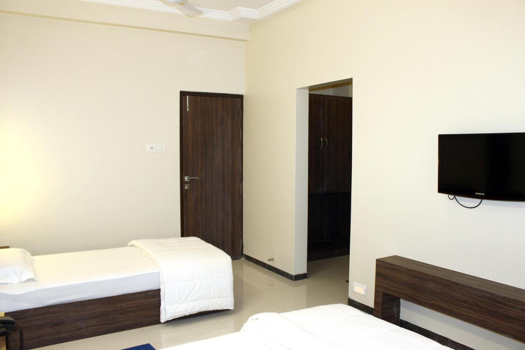 Oyo 4316 Hotel Sai Empire Shirdi Exterior foto