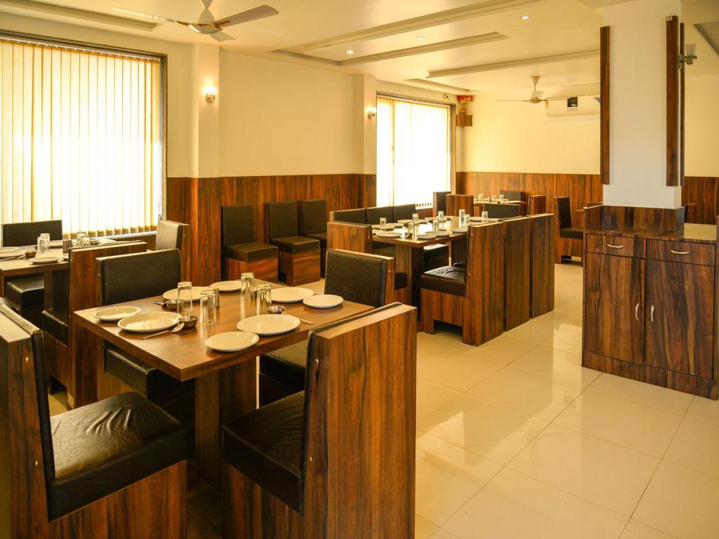 Oyo 4316 Hotel Sai Empire Shirdi Exterior foto